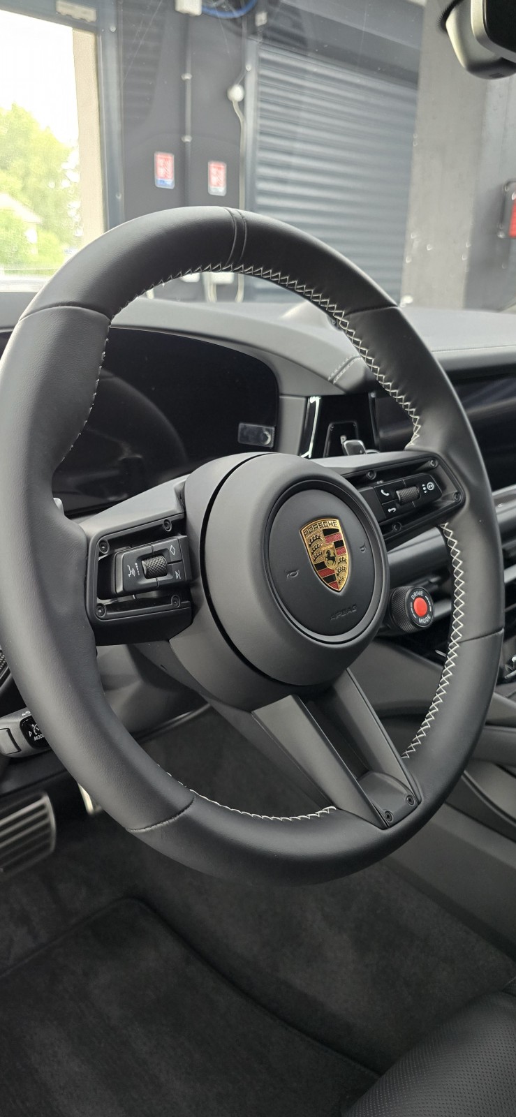 Nettoyage soins et protections cuirs alcantara porsche cayenne Gt proche de Vénissieux dans l'est lyonnais